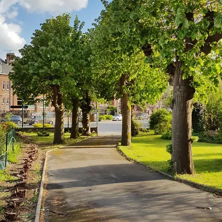 Le Petit Château Avesnois - Avec Terrasse Vue Sur Le Jardin Appartement *